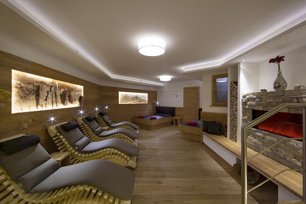 Garni Hotel Miara - Your Dolomites Home Selva di Val Gardena Bagian luar foto