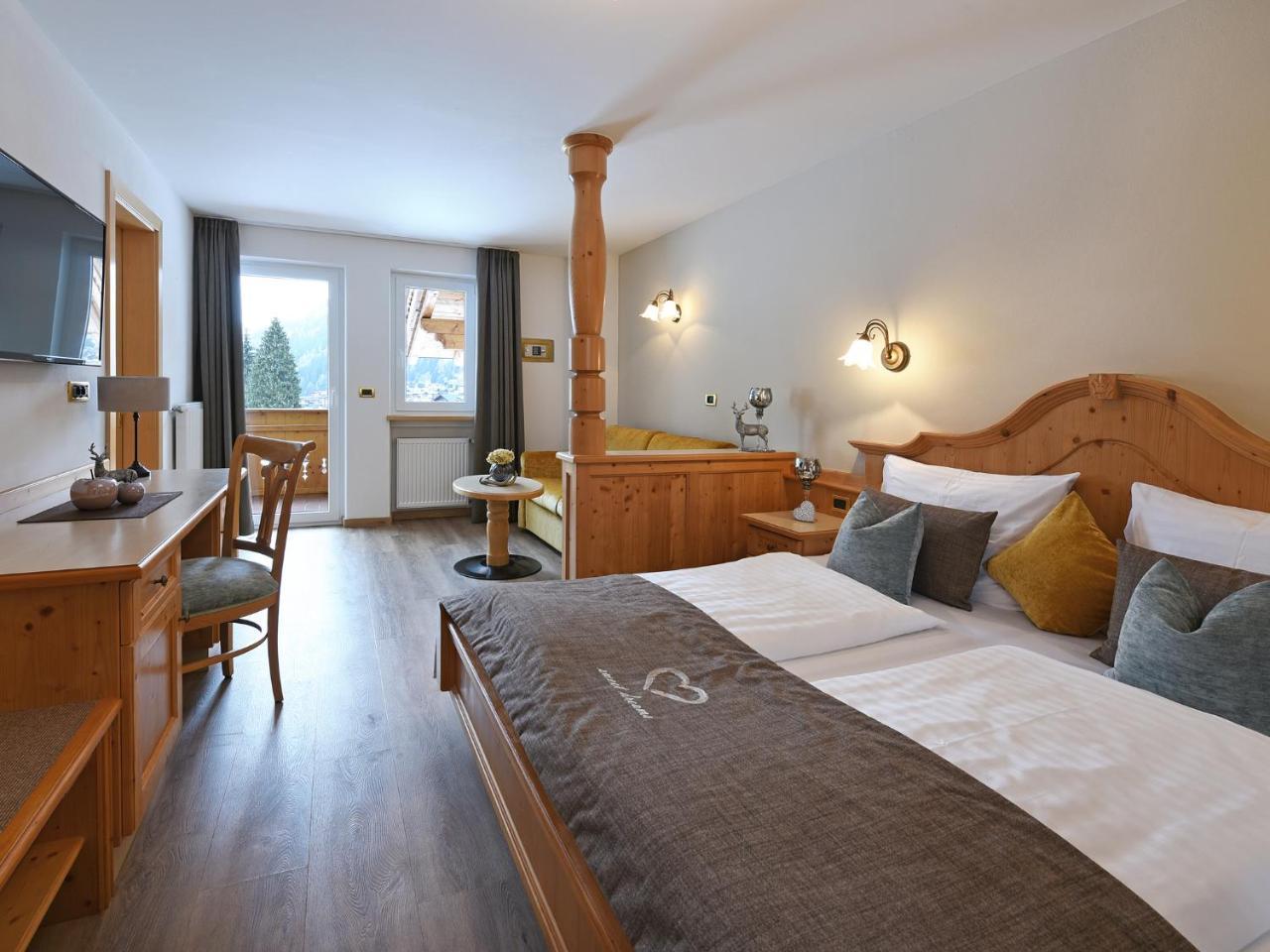 Garni Hotel Miara - Your Dolomites Home Selva di Val Gardena Bagian luar foto